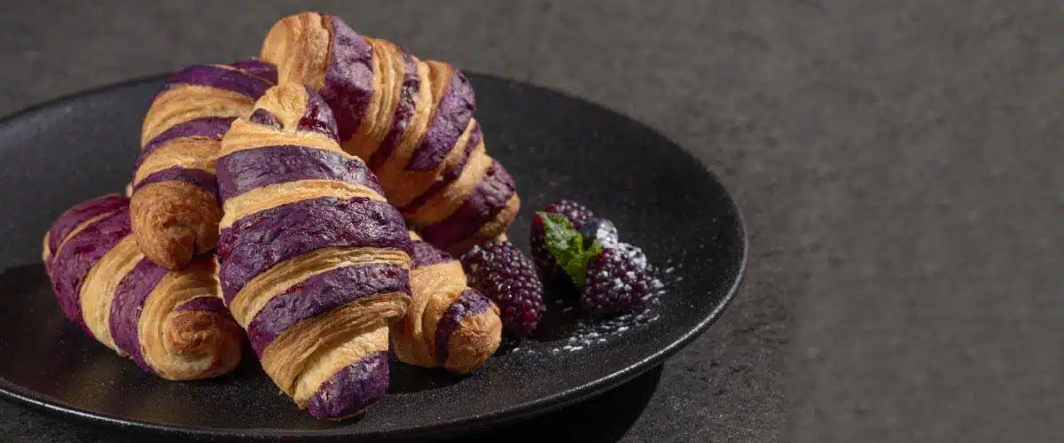 Croissant bicolor mantequilla