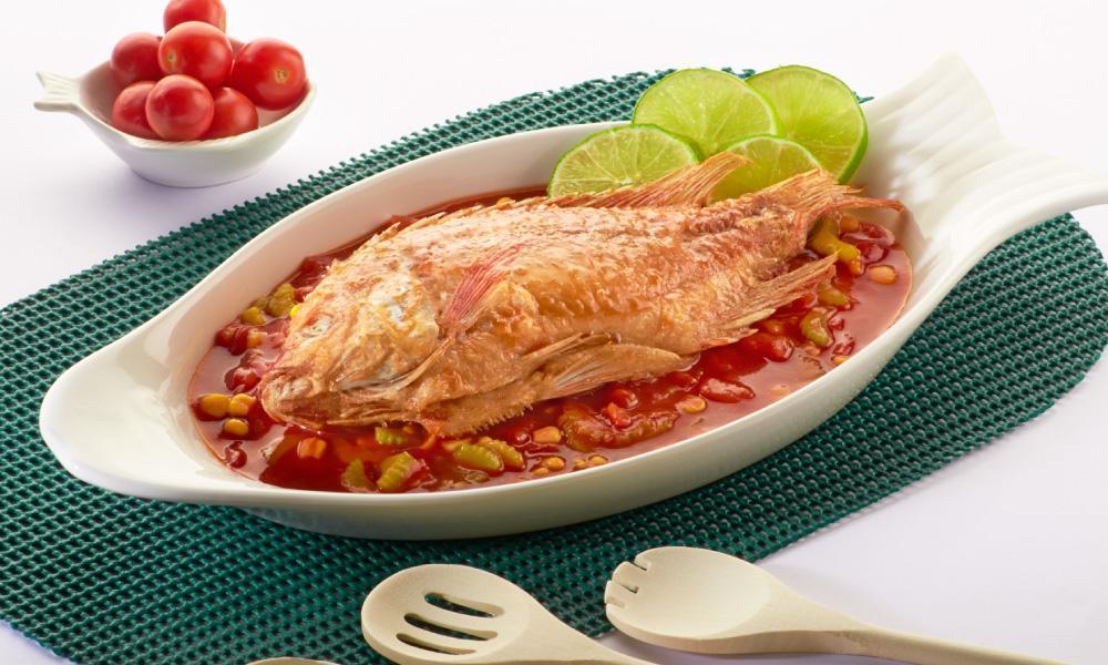 Mojarra en Salsa de Tomate Picante