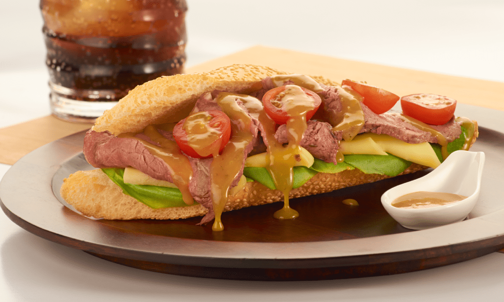 Sándwich Roast beef en salsa miel mostaza