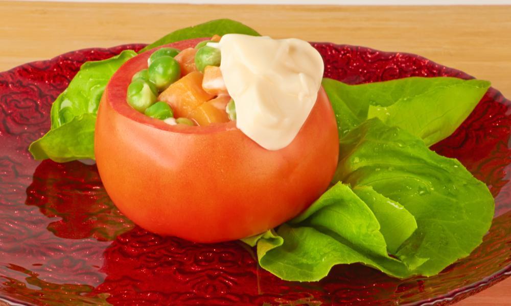 Tomate Relleno con Vegetal Fresco